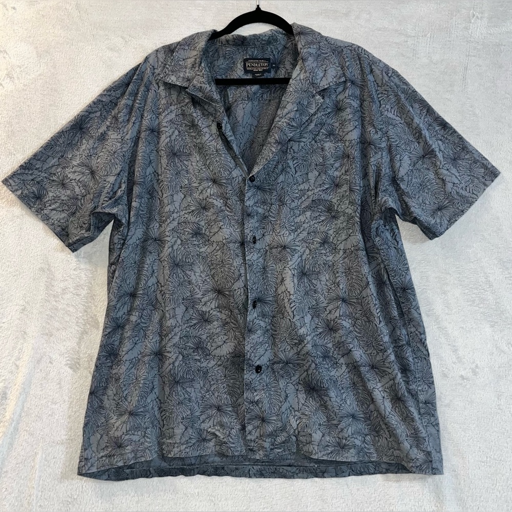 PENDLETON Men’s XL Navy Short Sleeves Hawaiian Shirt Tropical Floral